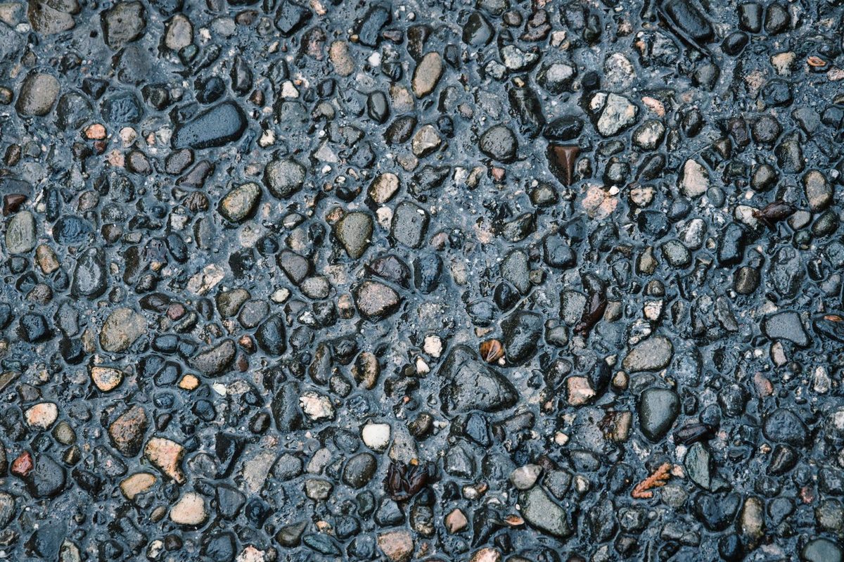 Wet look sealed exposed aggregate surface with dark pebble blend